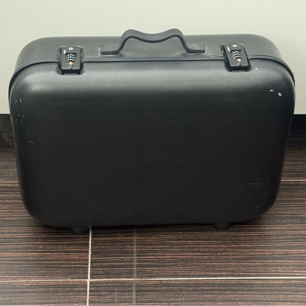 Globe-Trotter Carbon Fiber Hard Shell Carry Case Briefcase in Black
